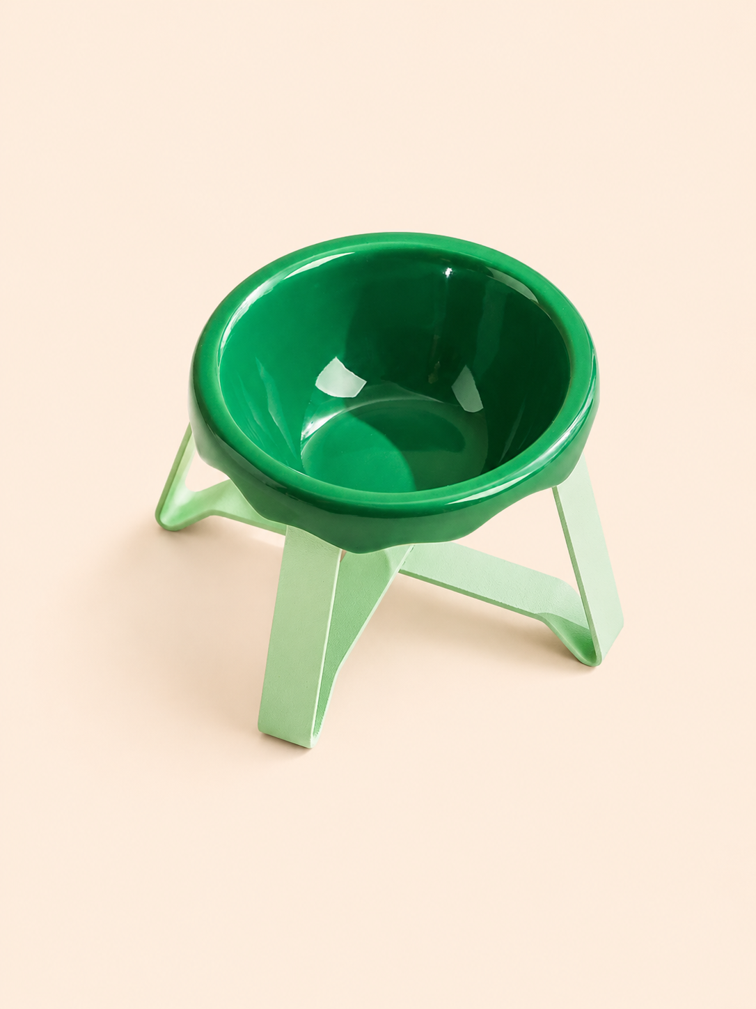 Kiki Miawu bowls
